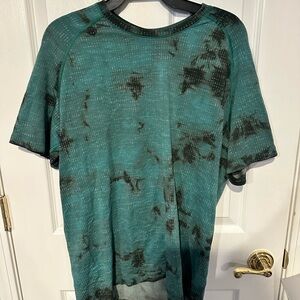 Men's Lululemon short Sleeve Shirt